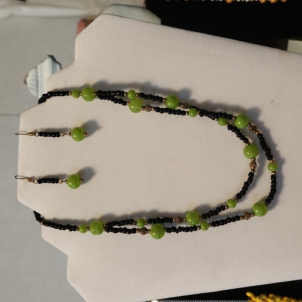 Jade and Onxy Necklace & Earring Set